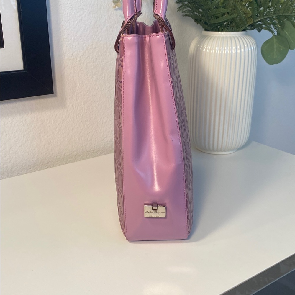 Salvatore Ferragamo Gancini Logo Lavender Leather Tote - Picture 5 of 13